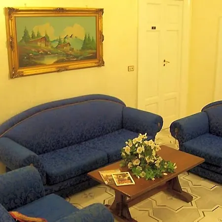 Romeo Hotel 2*