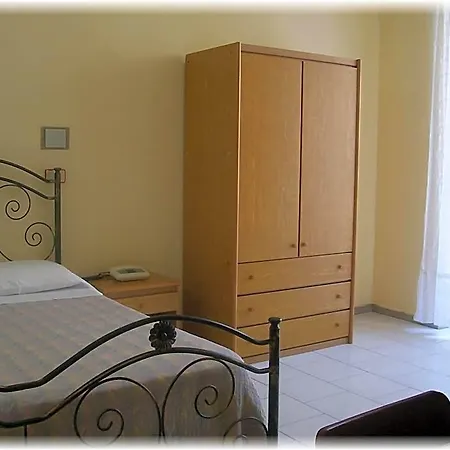 Hotel Romeo 2*