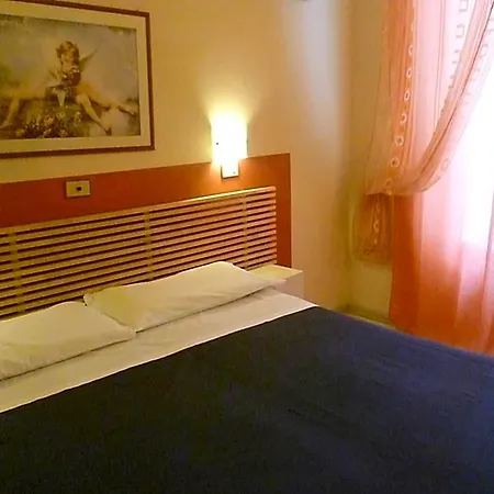 Hotel Romeo 2*