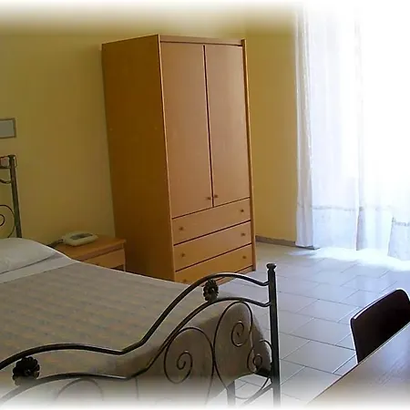 Hotel Romeo 2*